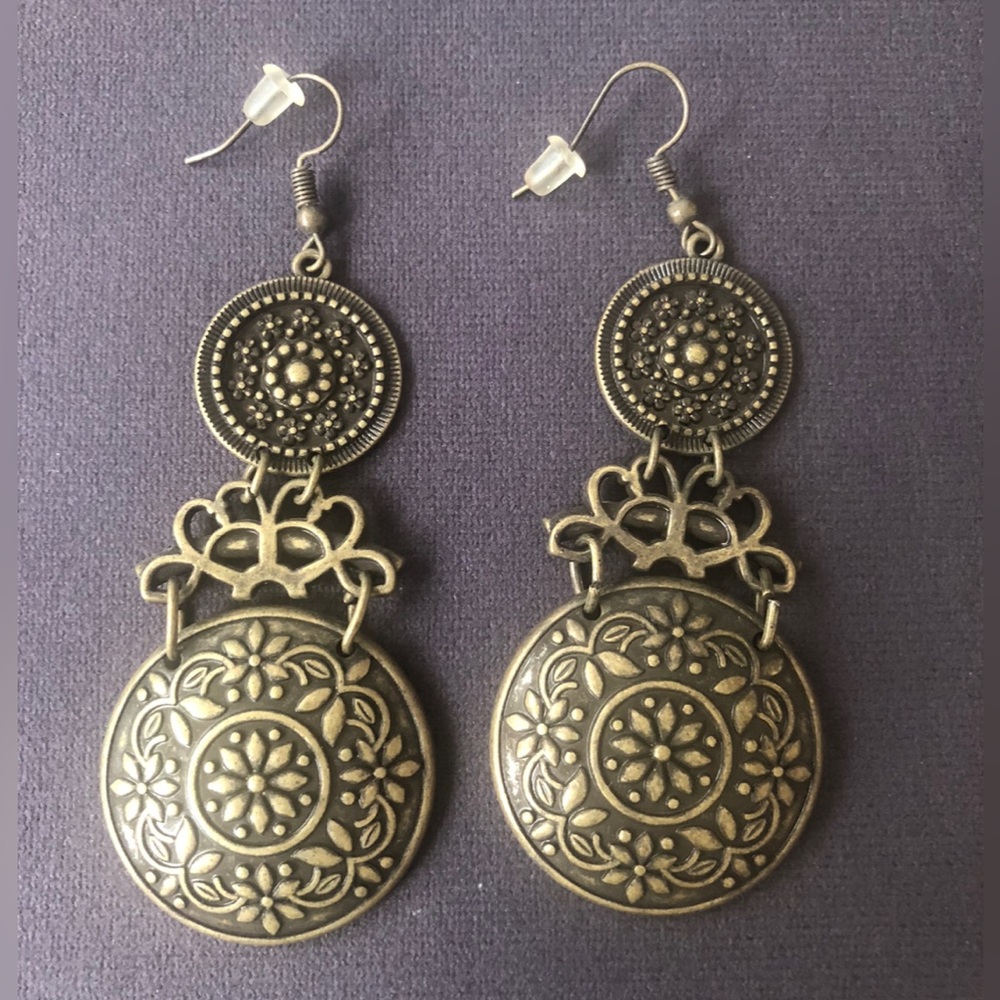 Vintage-Inspired Filigree Drop Earrings - Gold Tone